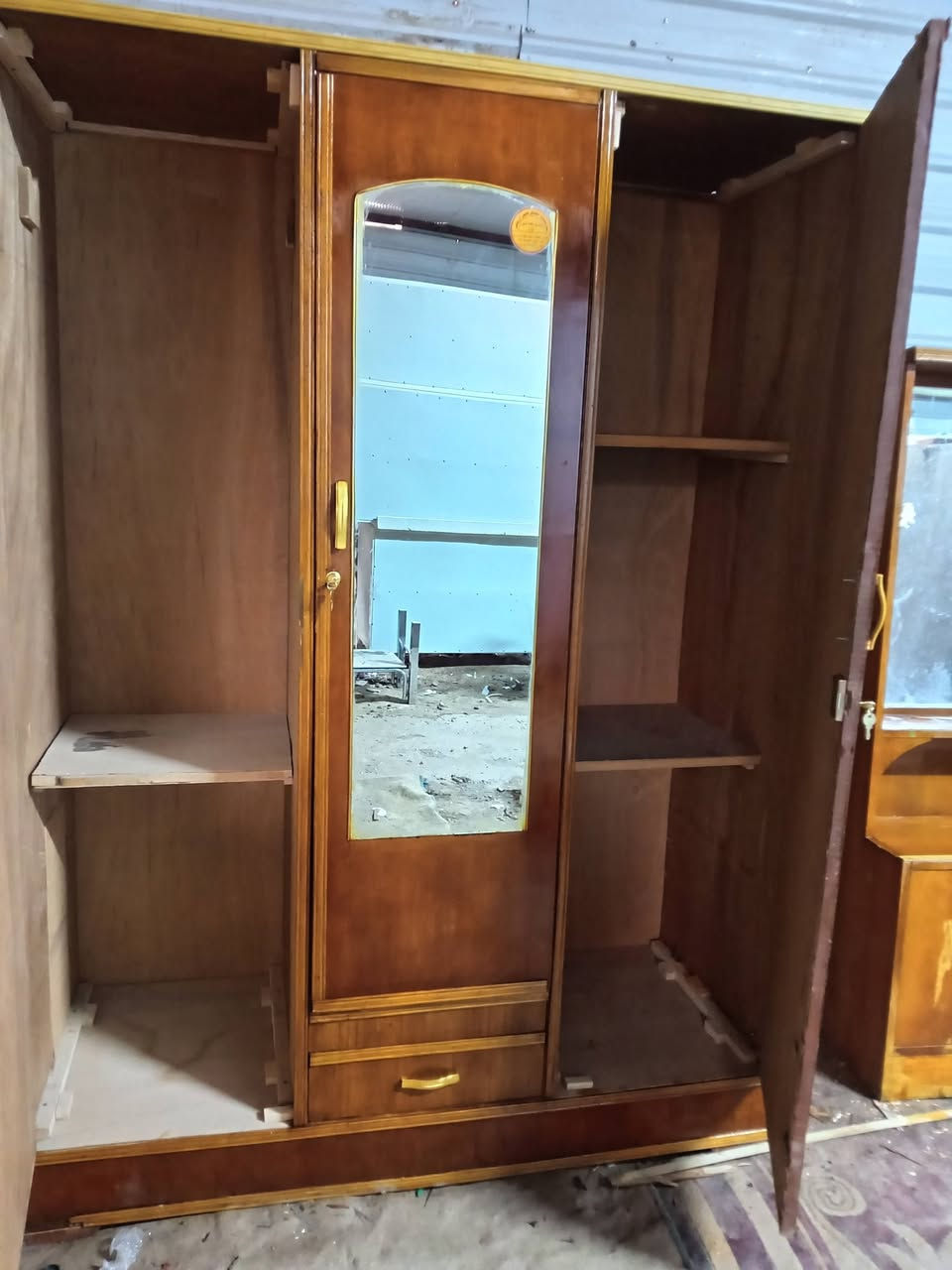 سلام عليكم كنتور 3باب حطاطه صاج العنوان كاطون  اب ***********رازي مزاد الريان الاستفسار اكثر واتس
