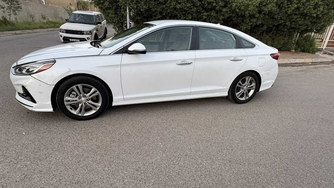 للبيع هونداي سوناتا 2018
سوناتا 2018 فول مواصفات ما عدا الفتحه 
والكشنات مخمل 
السيارة وارد امريكي 
حادثها نصف الجاملغ الايمن 
السياره بدون دواخل وبدون ايرباكات 
ماشية 88 الف ميل 
مواصفات 
بصمة 
رادار جانبي 
رادار امامي وتحديد مسار وقيادة ذاتية 
شاشة كبيرة 
اوتو هولد 
سايد بريك بصمة 
كشن السايق كهربائي 
داخل لونين بيجي واسود 
مكان السيارة بغداد
السعر135 وبيها مجال 
للاستفسار الاتصال على الرقم 
*********** 
مكان السيارة بغداد
