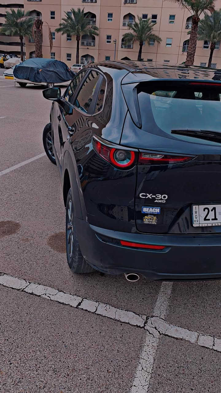 سلام عليكم اقره منشور زين واتصل واني بخدمتك 
مازدا ياباني cx-30 فول عدا الفتحه والكشنات مو جلد 
AWD فور ويل 
موديل 2023 
سياره ماشيه 15mi الف فقط يعني 30km 
سياره ريحت شركه مالتها بعدها بيها 
هزه جديده ورقم سليمانيه الدولي جديد 
مبدل فقط 3 مرات دهن وره دهن شركه 
سياره صدر كهربائيات كير مكينه كله على وضع شركه 
تايرات شركه بعدهن بيها مالاتها 
سياره ضربتها واضحه كدامكم خشم جاملغ والبنيد وشويه من باب الصدر وشويه من جاملغ الايمن 
سياره كامله مكمله من كل نواحي 
عدا برمجه الرادار الامامي اني شاده ومكمله بقت البرمجه ماته 
والسلولي مرات يصعد  يعني نادرآ صارت وياي مرتين سئلت اصحاب الاختصاص كالو الجويتر وصخ 
السياره كامله جاهزه وجديده اخوان 
وعارضها جوه خواتها مال بيع 
144 وبيها مجال بسيط 
***********
