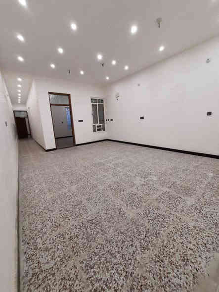 شقة للايجار طابق ثاني تحتوي على غرفتين وصالة ومطبخ وصحيات وبالكونة العنوان كرادة خارج تقاطع المسبح للاستفسار الاتصال على الرقم ***********
