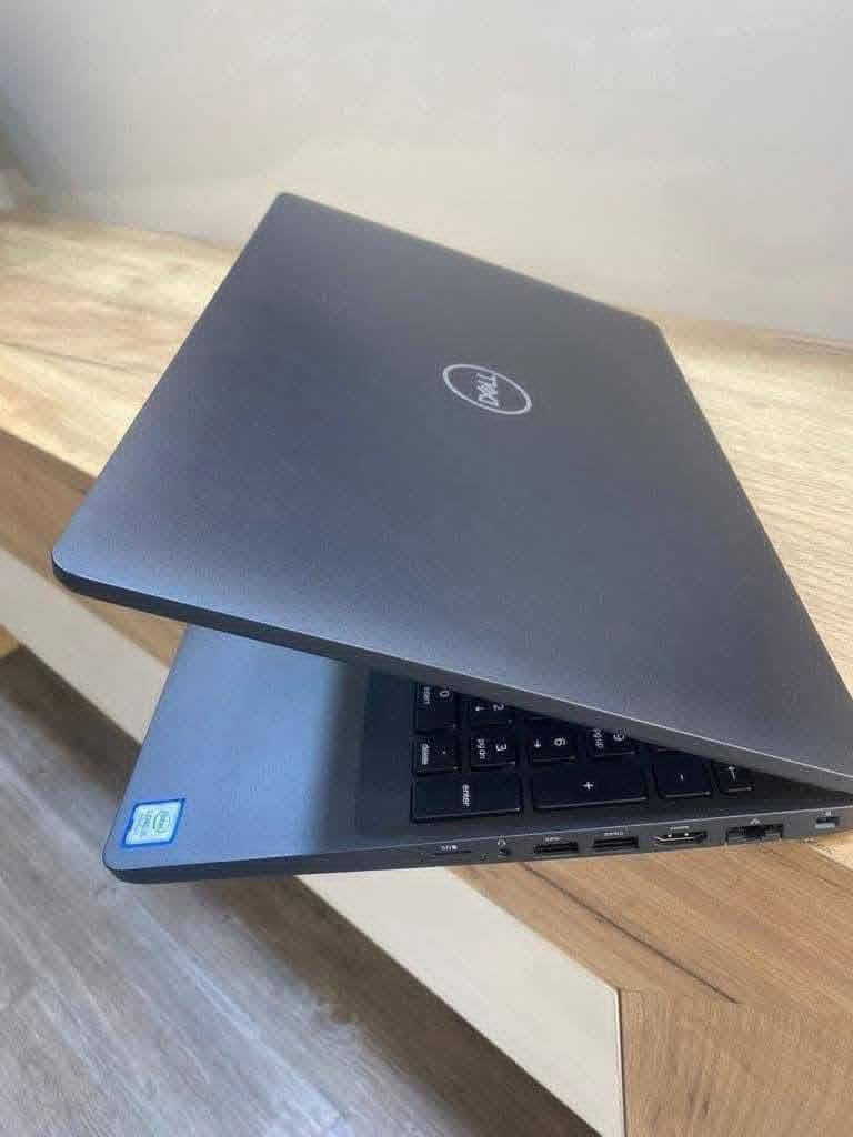 DELL 5500  Ci5جيل ثامن سلم حجم شاشة كبير 15.6 
 السعر ثابت 270 الف مع التوصيل المجاني والحقيبة 
.
مناسب للدراسة والبرامج المكتبية والطباعة والتصفح  نظافة عاليه جدا للتواصل *********** 
……………………
 المعالج Core i5-8 th  
 ذاكرة الوصول العشوائي (الرام) 8GB 
 التخزين( الهارد) SSD 256GB 
 مقاس شاشة 15.6  
 منفذ HDMI & TYPE C 
 كيبورد  عربي انكليزي
الرام و الهارد قابل للتطوير 
…………………………………
