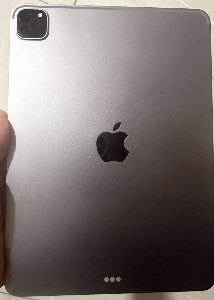 iPad M2 128GB
بطارية 98
عدد دورات الشحن 155
نظافة 99%
موضح بالصور الفحص والبطارية وعدد دورات الشحن وتحديث اخر تحديث 
مكان بغداد
كامل ملحقاتة مع حافظة 
السعر 775 مكان بغداد بي مجال قليل
***********
