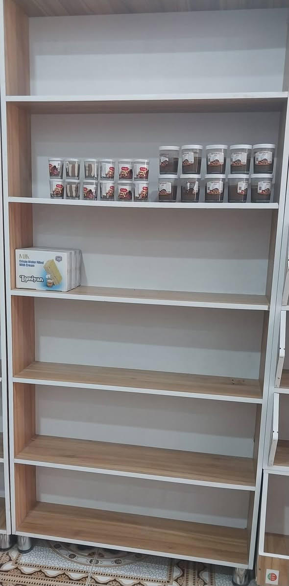 السلام عليكم فاترينات رفوف عدد ١٠ سعر القطعه ٥٠٠٠٠ 
فاترينات كرزات عدد ٥ سعر القطعه ١٠٠٠٠٠ للإستفسار اتصل على الرقم ***********
