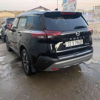 نیسان ڕۆگ 2021 مواسەفات SV AWD دەبڵ ئەکسل  ڕەنگی ڕەش  تەنها دەرگای لای...