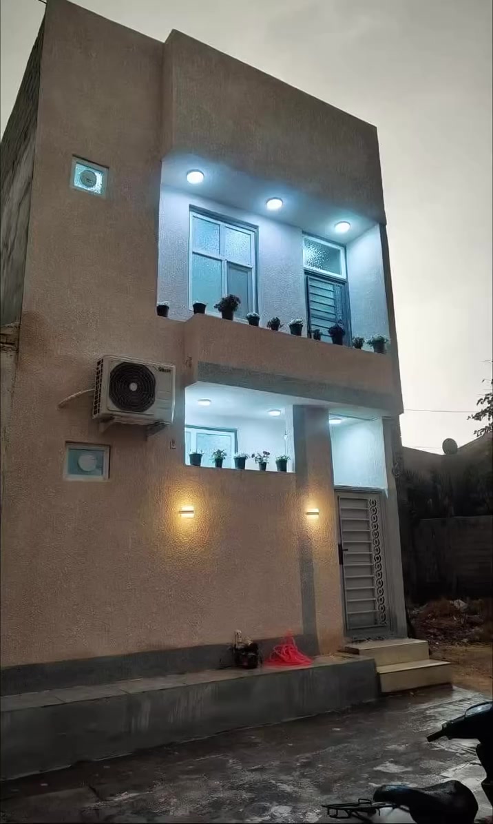 السلام عليكم
بيت في البوبيات قرب اسواق البرتقالة
المساحة 50 متر ونصف ويتكون من طابقين
الطابق الاول استقبال ومطبخ وصالة  وحمام
والطابق الثاني ثنين غرف نوم مع حمام 
سند 25 
والمكان يناسب الزوار في الاربعين ويناسب للسكن 
للتواصل والمعلومات الاتصال على ***********
