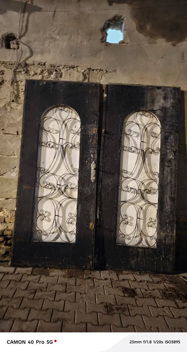 باب البيع طلاقتين ثقيل الحديد نضيف بدون خياسات بل حيانيه
العرض ١٠٠ م
رتفاع ٢٤٠ م
*********** رقمي
