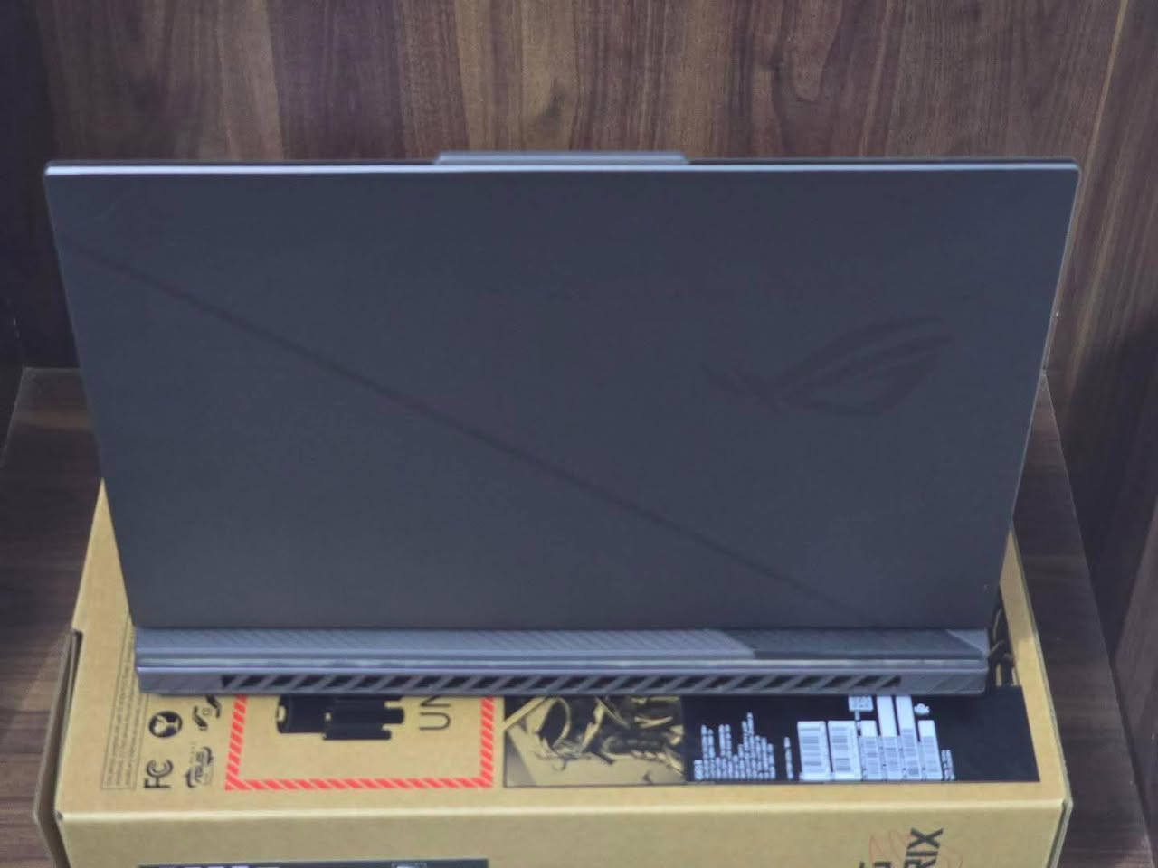 السلام عليكم
لابتوب گيمنگ 
ASUS ROG Strix G16 G614JZR-N408
مواصفات قوية موجهة للالعاب، التصميم، والمونتاج الاحترافي والاعمال الهندسية 

المعالج Intel Core i9-14900HX

كرت الشاشة NVIDIA GeForce RTX 4080 super 12GB

RAM 32GB (16×2) DDR5 

Storage 1TB SSD NVMe 

الشاشة :
16 انش
240hz
1600p (+2k)

كيبورد عربي انگليزي آر جي بي بأكثر من سطوع مع شريط آر جي بي امامي

مع ماوس گيمنگ بلودي آر جي بي والشاحنة الأصلية للجهاز

الجهاز نظيف واستعماله خفيف، سبب البيع : عدم التفرغ

السعر 3 مليون و100 وبيه مجال 

ادمن 🙏


**إذا كنت صاحب هذا الإعلان وتريد حذفه لأي سبب، رجاءا أرسل رسالة إلى الدعم الفني**