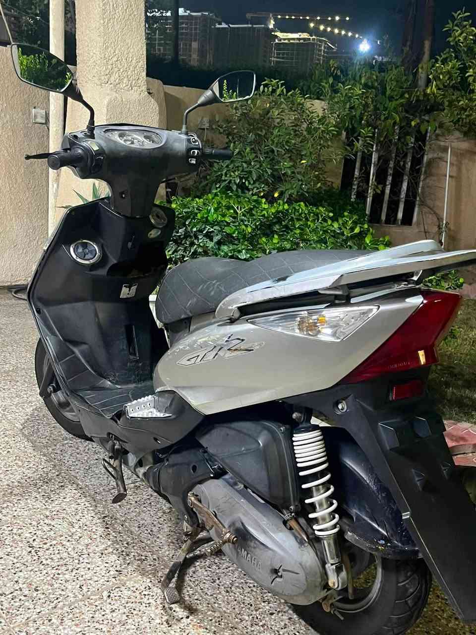 السلام عليكم دراجه ثلعب مكينه جديده ما مفتوح برغي بيها دراجه خير من الله كفرات نضيفه عداد كله شغال    للستفسار *********** متواجد واتساب السعر 550 وبيه مجال حك الجيه

