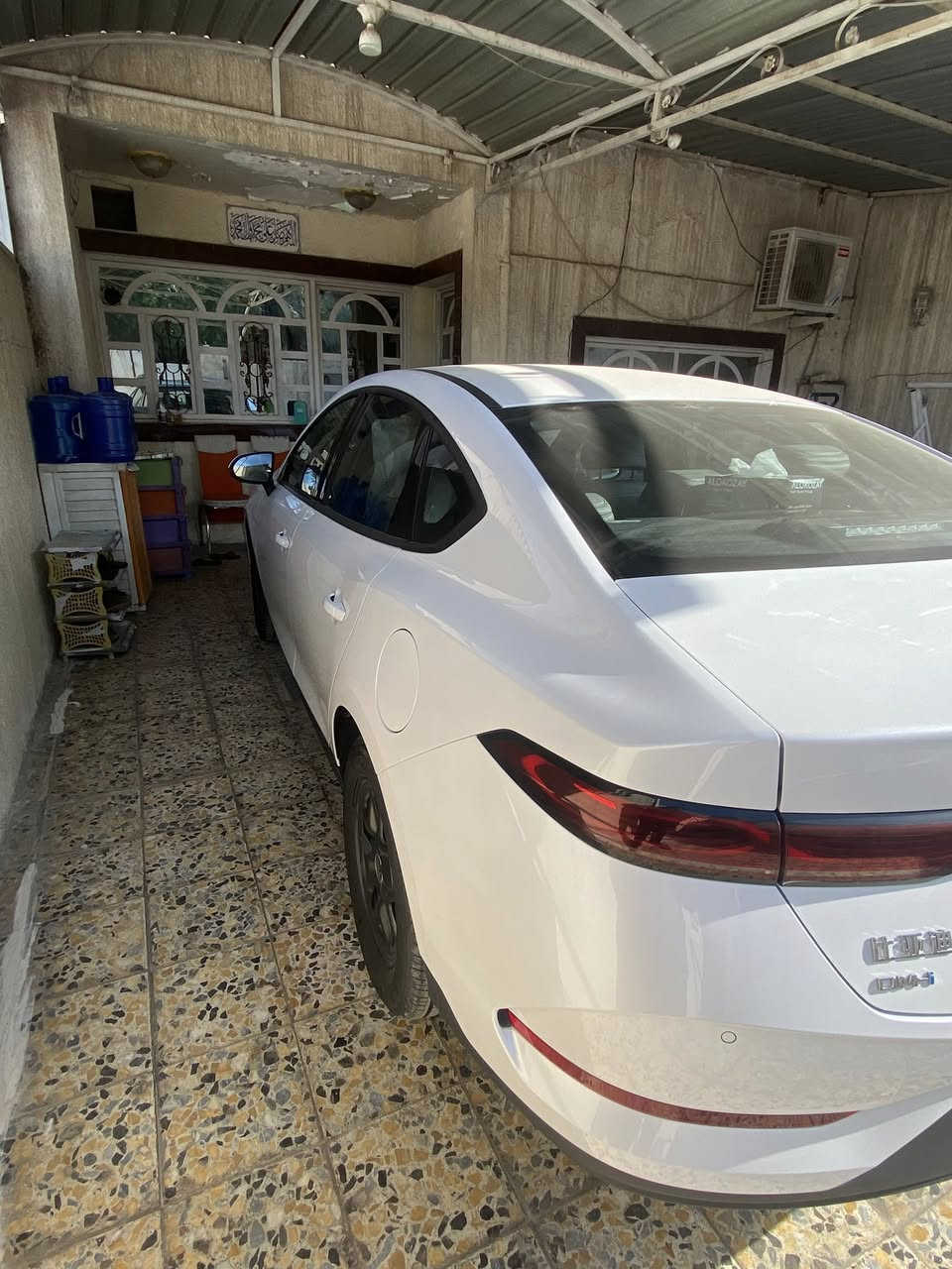 السلام عليكم 
Byd جن بلاص 
زيرو السياره ماشيه الف وتسعميه يعني بعده ما واصله الفين 
سياره مكفوله من الشخط كفاله عامه بعده على دهن الوكاله 
داخل زيتوني حوضيات وكاعيات وشاحنه وكارت وبصمه 
كامله مكمله السياره 
مكاني بغداد شارع فلسطين 
***********
