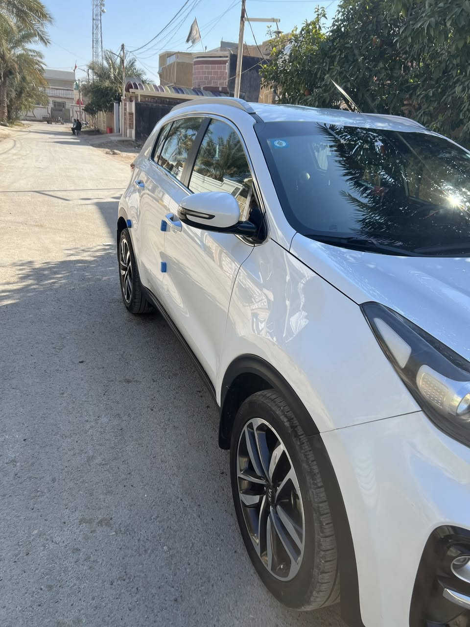 سلام عليكم
للبيع سبورتج 2020 مواصفات بيسك 
كفاله مكينه وكير بيها بارد قليل وشخوط مواضحات اله على قرب الرقم الجديد مامشاها 79 سعرها 193 وبيها مجال الدولي السياره بسمي شخصياً مكان السياره صيطره الشعب الجديده ***********
