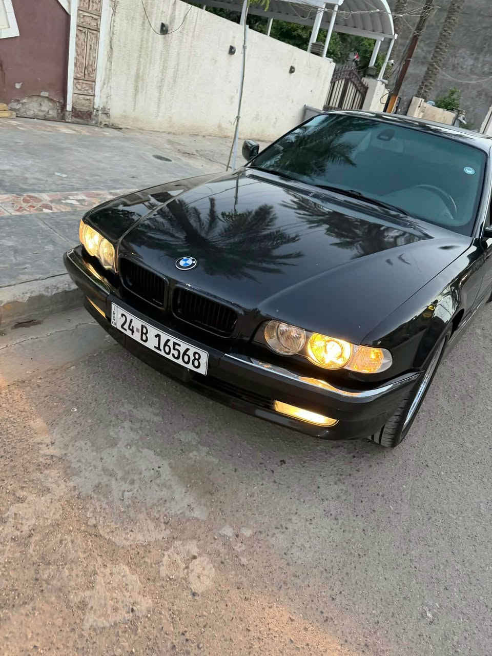 :

كاسحة موديل 1995 محدث بجم 2000

750 محرك 12 سلندر

شرط وكالة عدا صبغ

فول مواصفات للآخر:

* مرايات كهرباء

* كشنات تدفئة أمامي وخلفي

* ستارة خلفية كهرباء

* بردات كهرباء

* تلفون بلادي

* صوت مرتب

* زنون

* داخلية وكالة بحالة كلش 

مراوس  مع حديث. او بيع نظيف*********** بغداد, العراق
