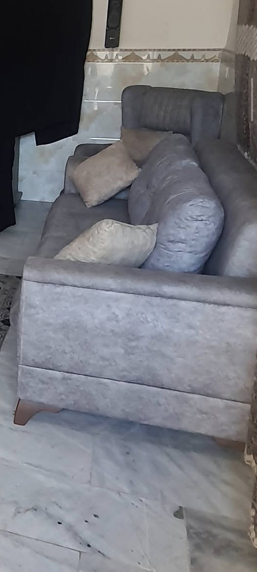 للبيع ..تخم قنفات تركي 10مقاعد خشب زان سرير قلاب مع تچوات 6 وكوشات 8 مع غطوة كاملة للتخم السعر ب450 للاستفسار الاتصال على الرقم ***********
