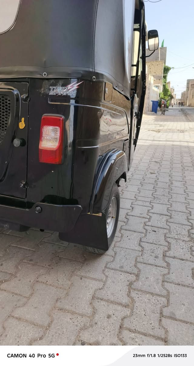 تكتك مديل ٢٢ بشهر ١٠ كفاله عامه كشر ومكينه تجي وتشوف احله من صور
تكتك رقم واسط تحويل مباشر 
مكان كوت حي جهاد
رقم ***********
