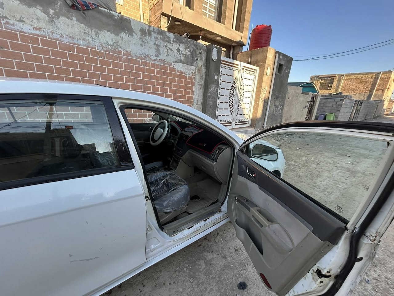 لسلام عليكم  
سيارة مي كراند مديل 2012 سيارة باسمي سنويه  قبل يومين سقطت السيارة رقمها إنكليزي هزه جديده ماناقصها شي باتري جديد وتخم تاير كهربائيات شغاله مكاني الكوت مركز المدينه الشراي يتصل (***********) السعر 35
