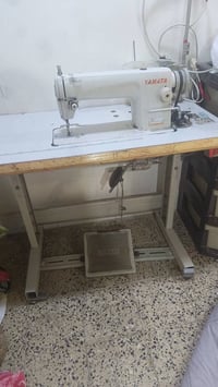 مكينه خياطه للبيع نضيفه كل عيب مابيهه. السعر 110🧶🪡07701216230