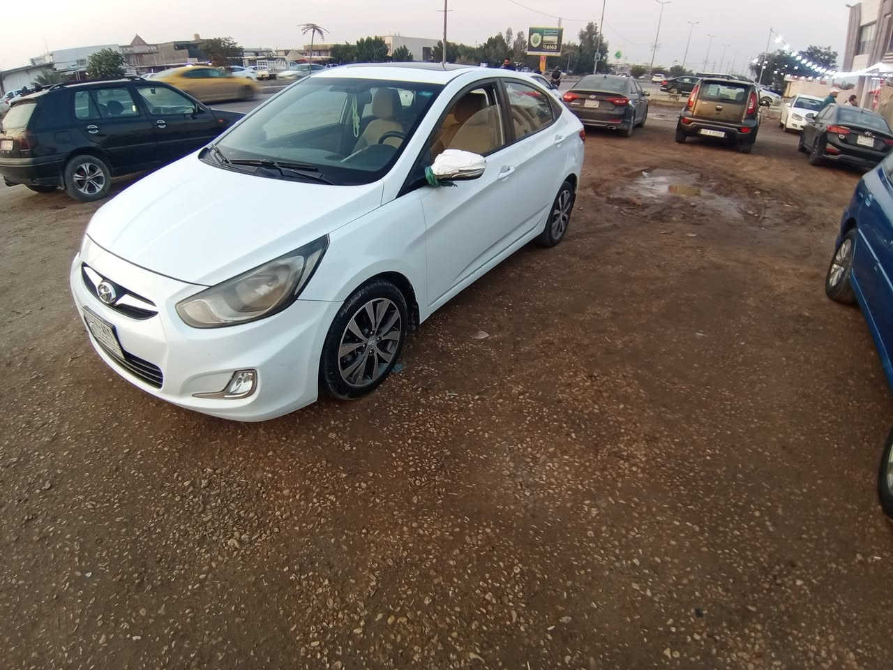 السلام عليكم 
للبيع اكسنت2014 خليجي كامل مواصفات كفاله عامه 
للأستفسار الاتصال عالارقام 
*********** /***********
