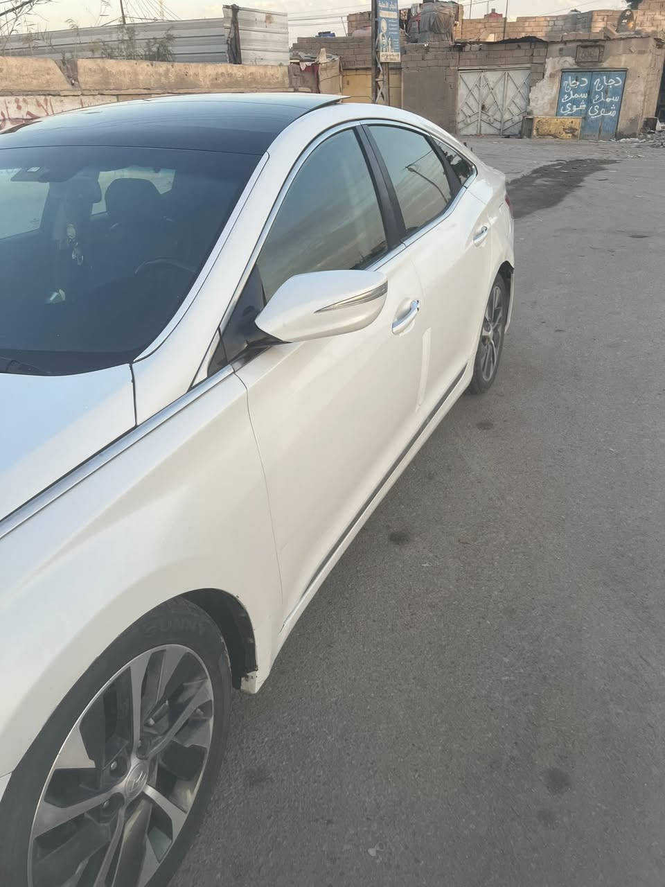 ازيرا 2012 رقم بغداد ابيض صدفي بيها ربع  خلفي موضح بالصور بيها ملاحظات مكان السيارة بصرة الفيحاء خلف المحافظة *********** السعر 100
