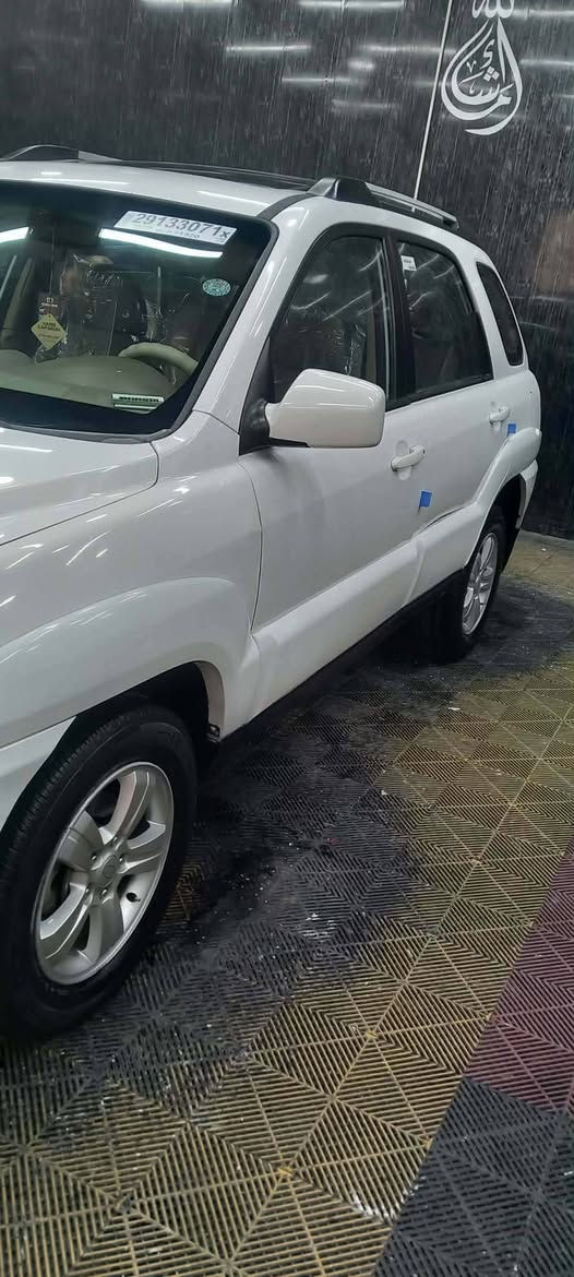 كيا سبورتج موديل 2010؛بدون صبغ بدون بارد محرك ما مفتوح 20 رقم اربيل جديد سنويه جديده هزي السيارة بسمي شرط التحويل السيارة.  داخل لونين داخل صاج    ماشيه ١٧٠ حقيقي مواصفات فتحه سقف حساسات. خلفية تبريد لمس شاشه كامري رقم الجوال *********** الشراي يتصل المكان القياره حاج علي
