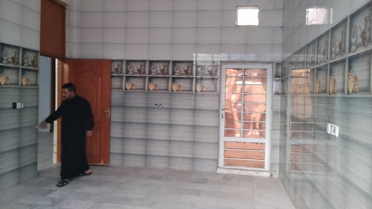 السلام عليكم بيت ايجار شارع المام علي عليه السلام  بيت جديد المساحه 260 متر طابق واحد ***********
