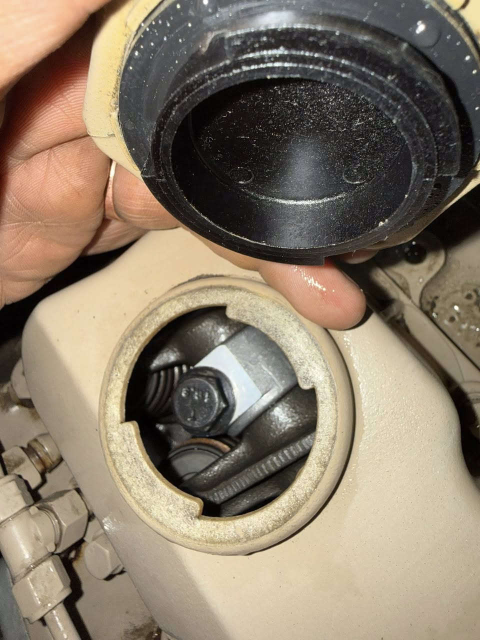 سلام عليكم
للبيع مولده جوندير 4 سلندر 
ستندر ما مفتوح بلادي فرنسي 
توليد ستانفؤر بلادي (44) كيفي 
سا عا ت عمل (292) ⏰⏰
العنوان أربيل // استفسار واتساب 
*********** / ***********
توصيل لجميع محافظات العراق موجود🚛
