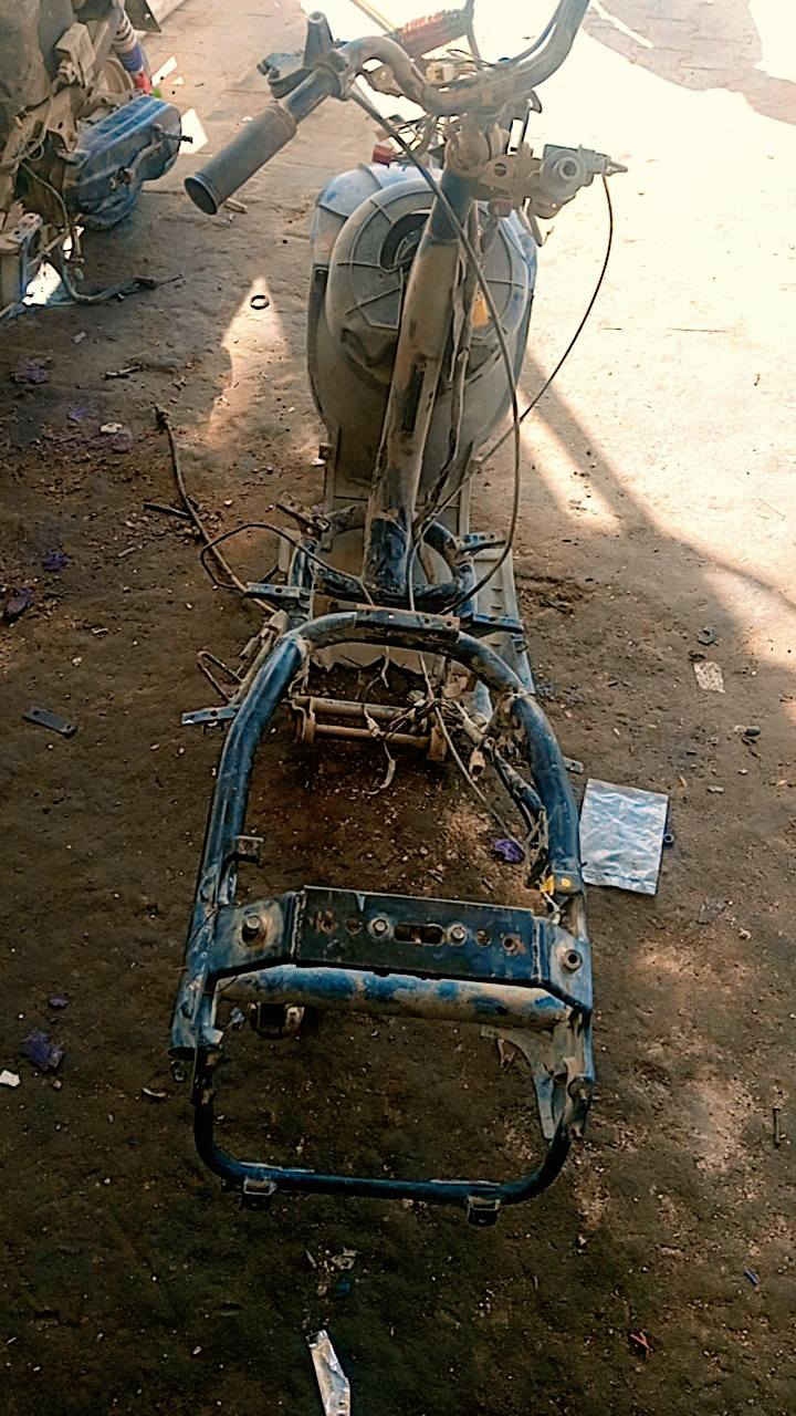 للبيع. شاصي فراشه ماكس مع ضفيره بلاديه سعر 60الف مناسب نجف حي العسكري ***********
