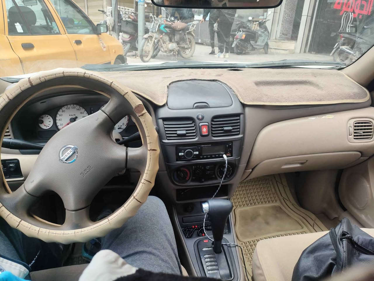 نيسان سني موديل  2008ماشيه 200
بيه صبغ بنيد مبدل وجاملغ وجنطه وبيه جارد بالقمارة كما موضح 
*********** كربلاء, العراق
