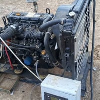 للبيع ينمر 4سلندر تشغيل وطفاء اوتو توليد 30كيفي شغال بشرط المكان ديالى...