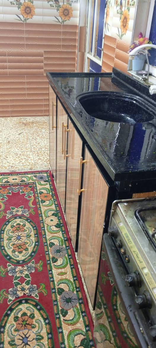 سنك متر ونص مرمر صناعي درجه اولى تسكام صار 6 اشهر المنيوم تركي سعر225 عنوان حي العسكري قرب جامعة ميسان *********** سبب البيع الانتقال ومكان الانتقال صغير عمارة, ميسان
