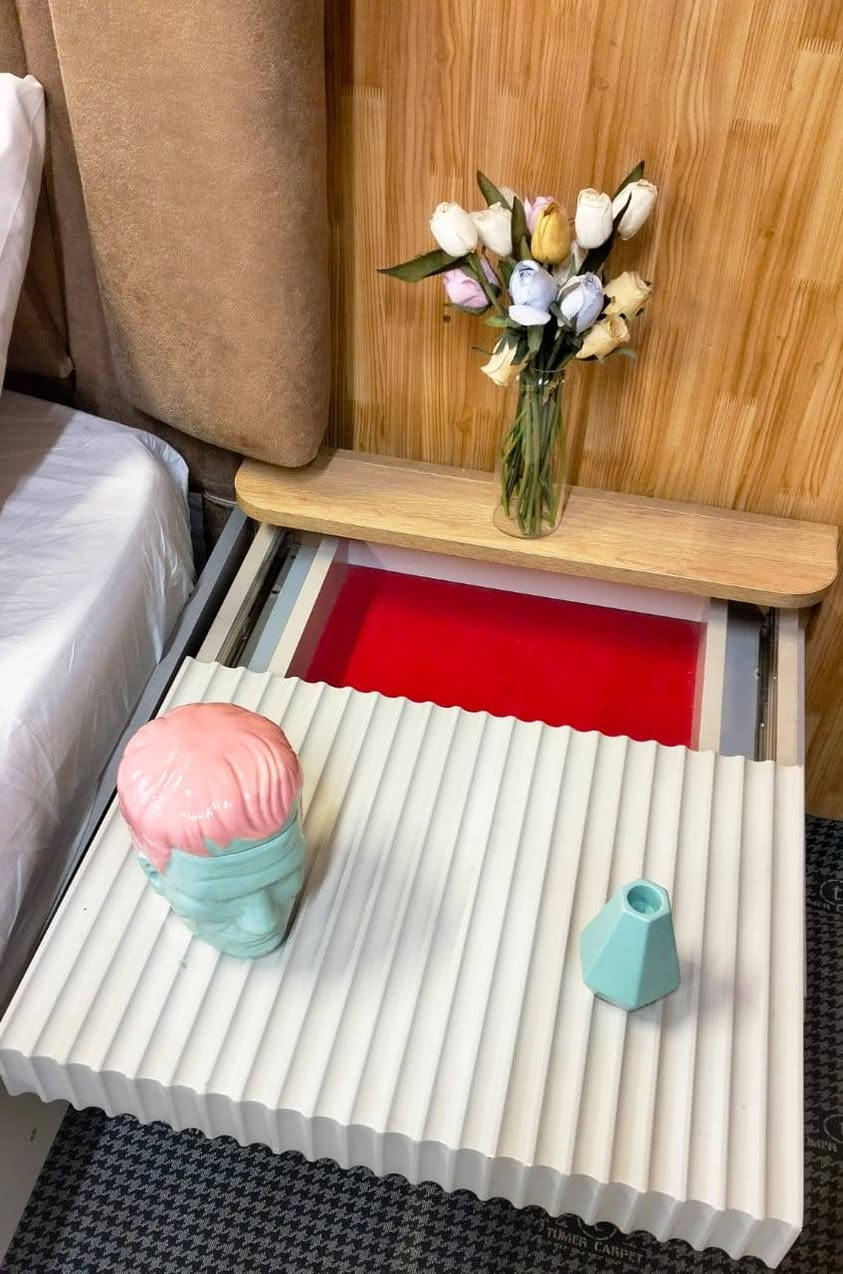 غرفة تركيا مال شركه هوم سنتر نضيفة 100/100 
8 قطع بيها انارة ومخزن بالسرير *********** 
مكان بغداد جسر ديالى القديم ع الزعفرانيه
