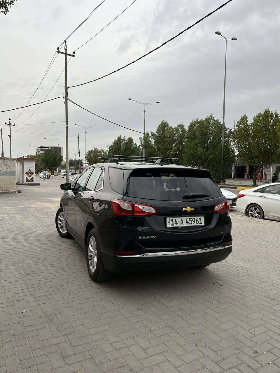 بسعر جدا مناسب
شفروليه كوينكس Lt 2018 (Equinox)

استخدام شخصي نظيفة وجاهزة السيارة
رقم بصرة بأسمي
المواصفات:
• المحرك: 1.5 لتر توربو
• سنة الصنع: 2018.
• ماشية 78 الف ميل
الحادث موضح بالصور مصلح تصليح ممتاز جدا  

السيارة جاهزة تايرات جدد حدادية جديدة 100٪ ادامة كاملة للمحرك وبلكات جديدة كله اصلي كير ومحرك وتبريد مكفول كلش حلوة السيارة

المميزات والإضافات:
مواصفات LT نص فول، جنطة كهرباء، كاميرا خلفية، تبريد (ثلج)، كشن سائق كهرباء، تدفئة كشنات، تحذير نقطة عمياء، إشارة بالمري، كار بلي، ٤ ابواب بصمة، باقي مواصفات lt معروفة

السعر: 124 ورقة بيها مجال بسيط  
المكان: [البصرة - المعقل].
للتواصل: ***********
