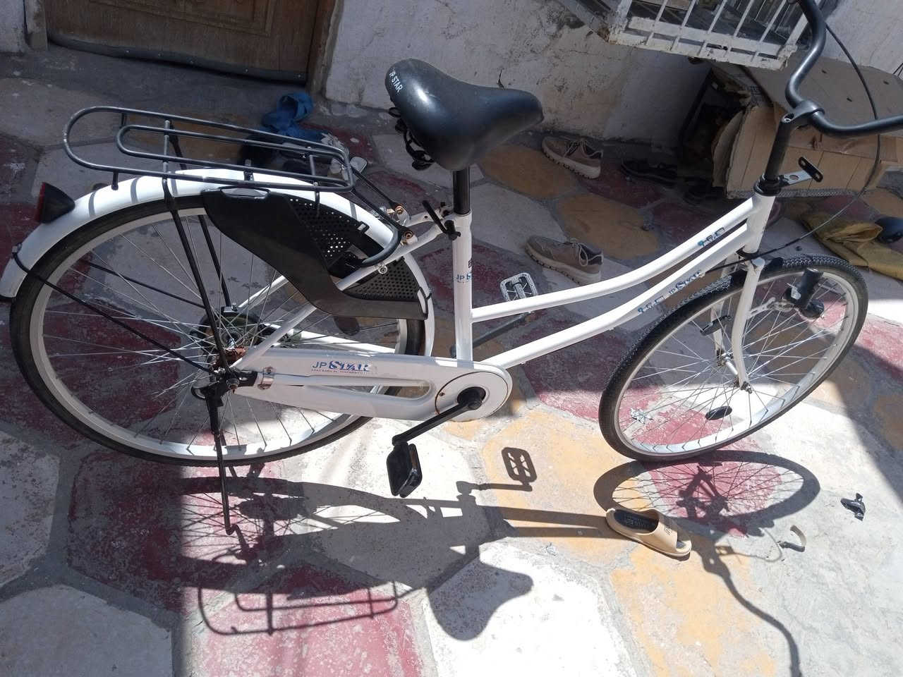 سلام عليكم بسكل جديد اغرض موجود كامل مابي اي نقص
حجم 26 شراي تصال الرقم 
*********** مكان حله  سعر خاص تصال بي واتساب
