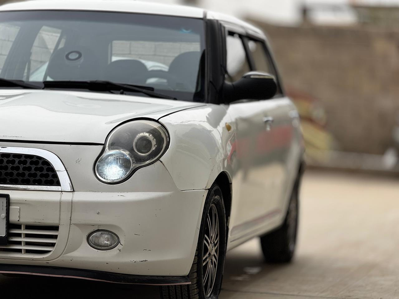 السلام عليكم

ليفان (حجم 320)موديل  2013) سنوية بسمي رقم كربلاء
صبغ دواير الوراء بيها رصعه جاملغ كدام فقط
 محرك وكير شرط طخم تايرات جديد باتري جديد سعر 42$
***********
***********
