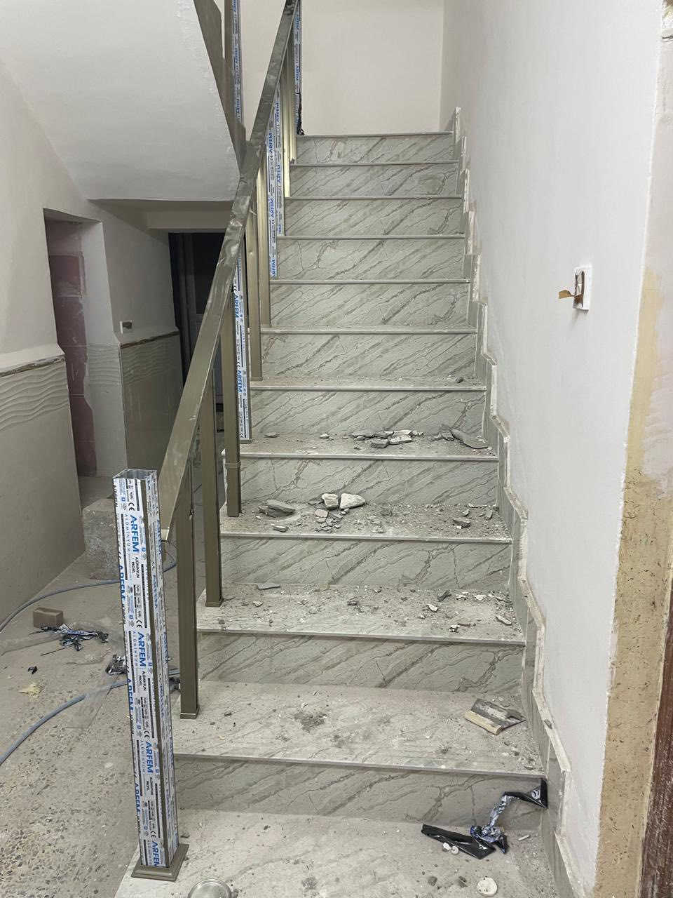 بيت للإيجار
يصلح مكتب او مخزن 
العنوان : طريق بغداد - داخل فرع شركة الصفا والمرة للحج 
ثاني بيت مجاور الشركة 
تفاصيل اكثر اتصال على الرقم 
***********
