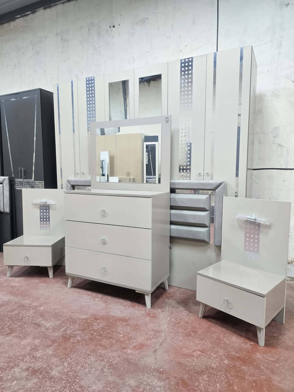 غرفه نوم تركي مستخدم 6قطع نضافه اخت الجديد 💗
#سعر 500قفل مع الشد والنقل داخل بغداد مجاني 💗
يوجد انواع الغرف التركي 💗


**إذا كنت صاحب هذا الإعلان وتريد حذفه لأي سبب، رجاءا أرسل رسالة إلى الدعم الفني**