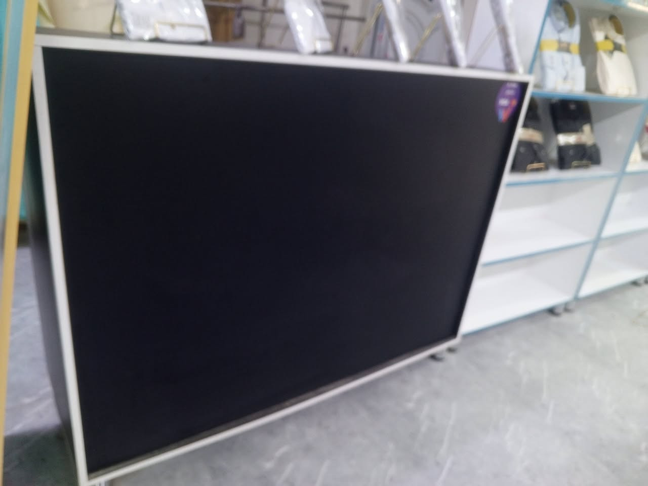 ديكور كامل متوفر لمحل ملابس نظافة كل القطع ٩٩٪
( ملكانات ، فاترينات ، ميز ، استاندات  ، ووووو واكثر ) 
للتواصل ع الخاص او ع الرقم التالي ***********

وكذلك المحل معروض للبيع اذا يهمك .
المكان نجف حي ميسان قرب مطعم السلطان ، مساحة المحل اكثر من ١٠٠ متر
