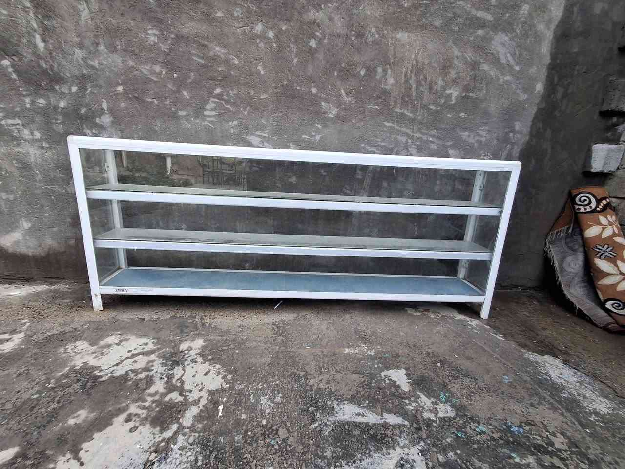 ميز طعام نضيف سعره 100 باترينه سعره 60 مكاني ابو غريب النصر و السلام واتساب ***********
