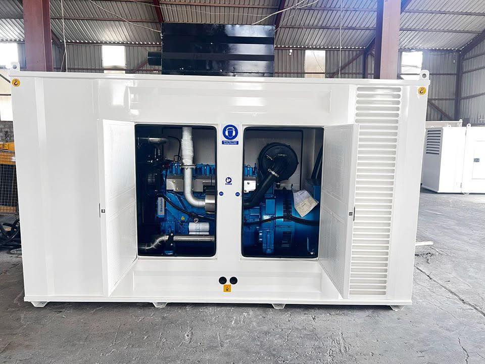 السلام عليكم عروض وتخفيضات رغم ارتفاع الأسعار 🔥🔥🔥🔥🔥🔥🔥

توفرت مولدات بادون فرنسي اصلي  كافة الاحجام من 20 كيفي الى 1000 كيفي

محرك نوع بادون فرنسي اصلي 🇫🇷👌🏼
رأس توليد لوري سومير فرنسي اصلي 🇫🇷👌🏼
كاتم نسبة عزل 93٪ ويوجد شاصي 
شاشة حماية برودكشن انكليزيه 🇬🇧 
ضمان سنتين او الفين ساعه عمل 
شهادة منشئ مصدقة من فرنسا 

توصيل داخل بغداد مجاني 
ومتوفر توصيل لكل المحافظات 

العنوان بغداد الكراده 62 
*********** واتساب او اتصال
