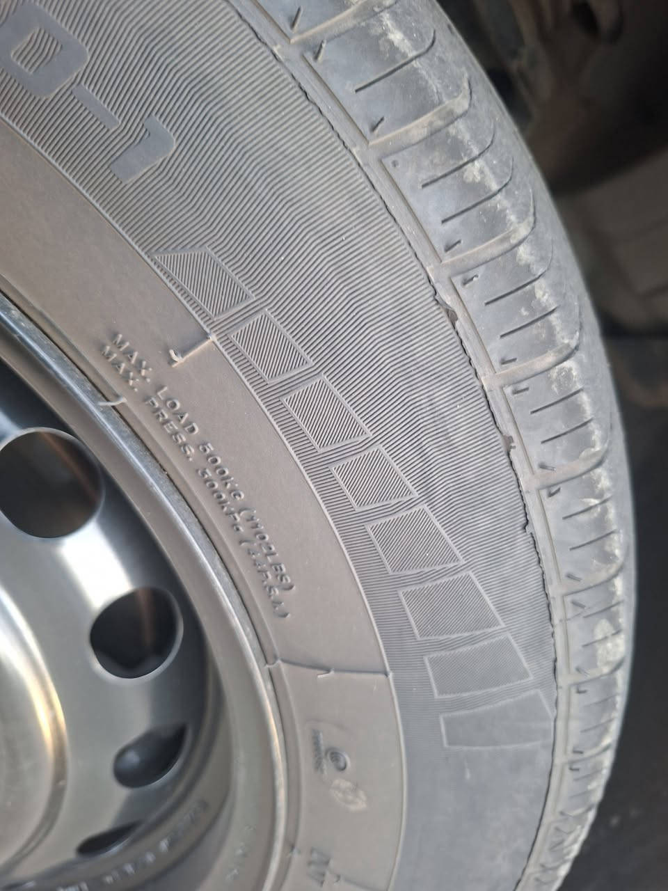 السلام عليكم نيسان صني خليجي موديل ٢٠١٩ بيهه صبغ بسبب الجراد من غير ضربه ولا دواخل نهائيا 
العنوان بسمايه السعر ٩٥ 
رقم الهاتف *********** اتصل فقط 
رقم الهاتف *********** واتساب فقط 
ويوجد سونار ع الواتساب
