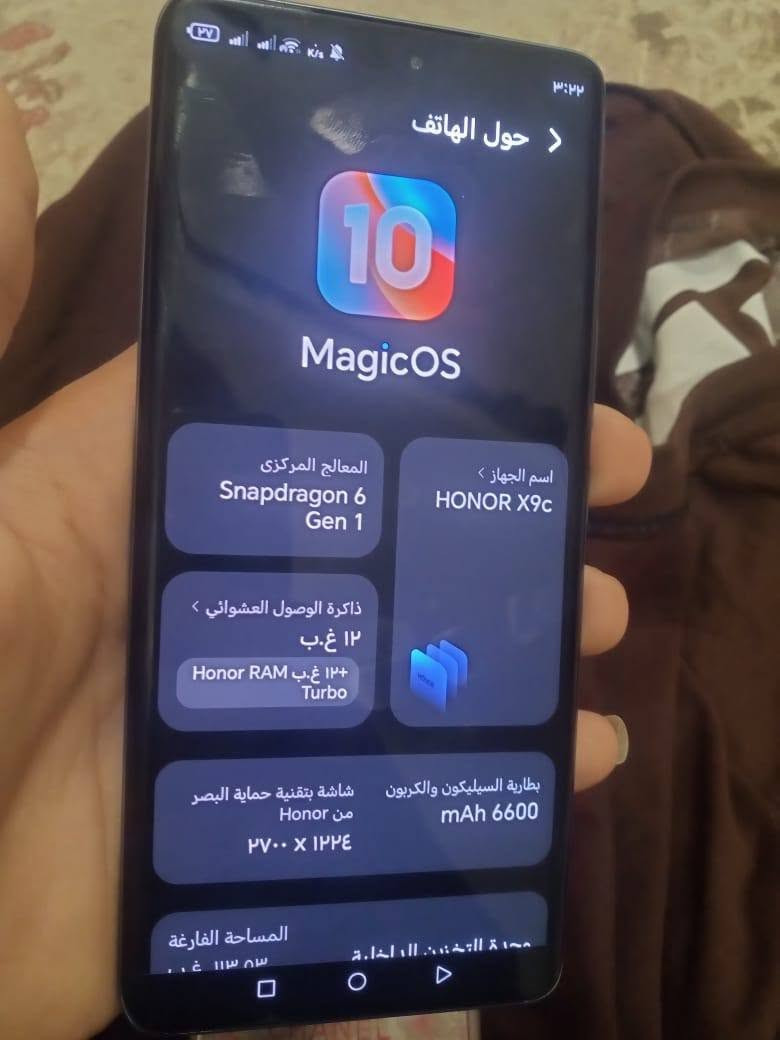 📱 مواصفات HONOR X9c
الشاشة: 6.78 إنج AMOLED منحنية
الدقة: 1224 × 2700 (1.5K)
التردد: 120Hz
السطوع: يصل إلى 4000 nits �
 
المعالج: Qualcomm Snapdragon 6 Gen 1
كرت الشاشة: Adreno 710
الرام:  12 + 12 =24
التخزين: 256GB

📸 الكاميرات
خلفية رئيسية: 108MP مع OIS
واسعة: 5MP
أمامية: 16MP
تصوير فيديو حتى 4K@30fps �
 
🔋 البطارية
6600mAh
شحن سريع 66W
تدعم الشحن العكسي السلكي �
 
📶 الاتصالات
5G
NFC
بصمة داخل الشاشة
سماعات ستيريو
منفذ USB-C �

🛡️ المتانة
مقاومة ماء وغبار IP65M
مقاومة سقوط حتى مترين تقريباً 

مميزاته 👍
بطارية قوية جداً
شاشة ممتازة وساطعة
تصميم متين
كاميرا رئيسية جيدة بالنهار

سعره 325 

كامل هوا وملحقاته

مكاني بصره الجزيرة


**إذا كنت صاحب هذا الإعلان وتريد حذفه لأي سبب، رجاءا أرسل رسالة إلى الدعم الفني**