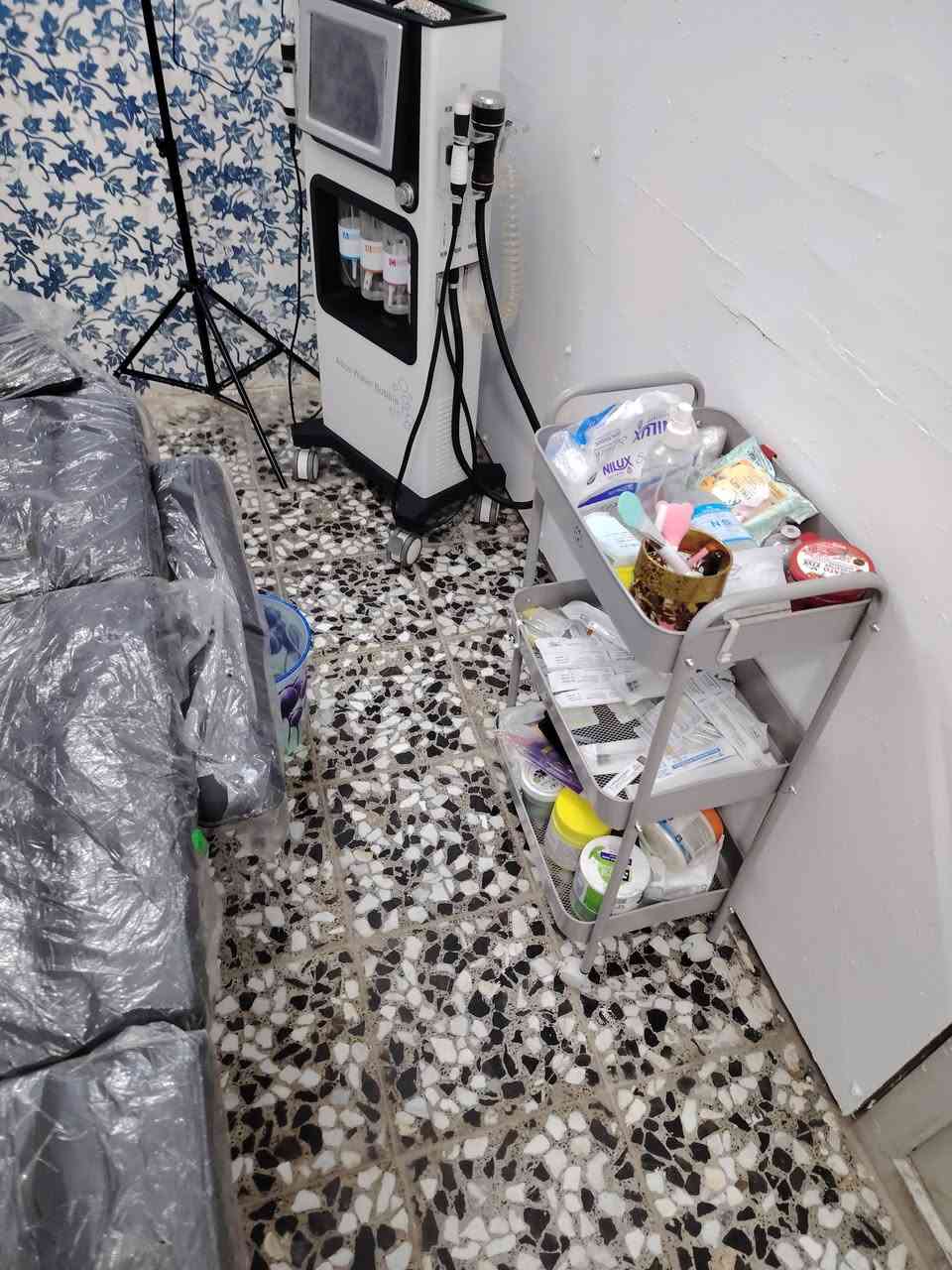 سلام عليكم من رخصت مدير الكروب المحترم عندي مركز تجميل البيع او شريكه  بس تكون عدها خبر بل تجميل تدخل بي والمكان بي زبان وبنص مجمع طبي يرهم هم بيع ويرهم شراكه المكان بغداد سبع قصور  يم سوك  ونص منطقه شعبيه وهذا رقمي *********** الي يحب يتواصل هذا رقمي وانطي كافت تفاصيل
