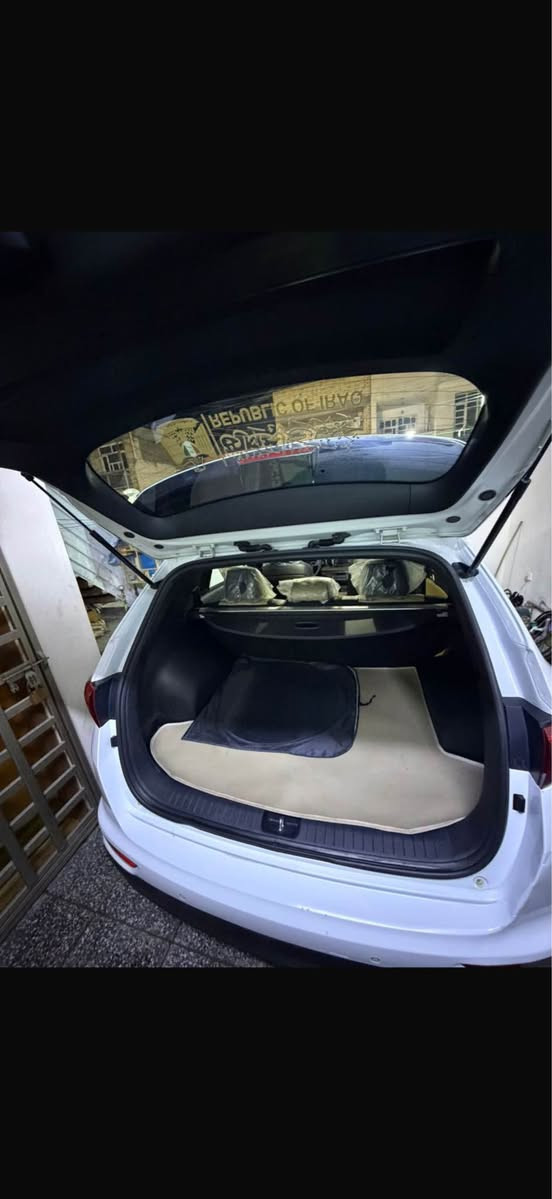 سبورتج خليجي 
موديل 2019 
خليجية مكفولة كفالة عامة 
من الضربة والحادث 
اللون ابيض 
فول مواصفات عدا الفتحة 
ماشية105  كيلو 
السيارة خير من الله 
الداخلي عسلي واسود 
مواصفاتها معروفة 
حساسات امامي 
وخلفي 
وحساس قياس الاطارات 
مري شفط وية السويج 
مابيها اي نقص 
والسبير منازل للشارع اصلا 
جاهزة وكاملة السيارة من كلشي 
متصرف عليها اي ربع 
سعزها 195
*********** بغداد, العراق
