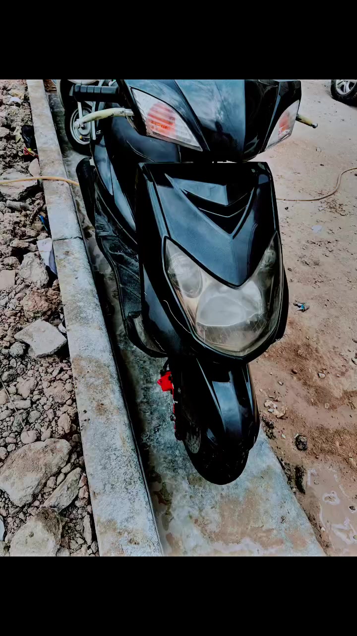 سلام عليكم متاح دراجه سكنس فحل كابريته دراجه مامفتوحه جيب فيتر وتعال افحص اكفله الك كفاله من معدل شلعه  اليعجبك المو شراي لايتصل رجائن هذه رقمي ***********
