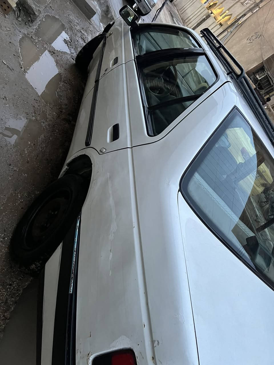 السلام عليكم اخوتي للبيع سياره بيجو 405جي ال اكس موديل٢٠٠٩ السياره خير من الله تبريد تتفئه كهربائيات كولها شغاله كشرها نضيف بيها فقط شخط اثر ضربه ستوته وقطعه اصغيره بيها معجون اثر الضربه السياره لون ابيض رقم بغداد الجديد السياره صدر جديد كامل مشط استيرن بور استيرن حديد داينمو جديد ياباني سلف جديد تخم تاير قبل شهر مشدود الداخل نضيف من كشنات والدشبول السعر ٤٠ وبيها مجال حك الجيه للاستفسار ع الرقم *********** رقم الاسيا فقط نت والأثير اتصال ***********
