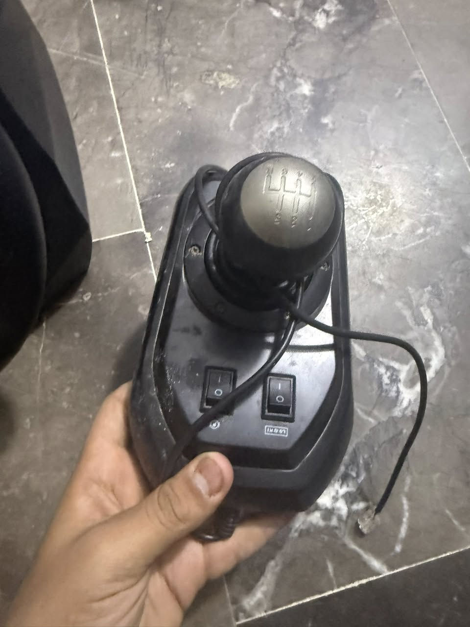 السلام عليكم للبيع دركسون V9 pxn
‏كير عادي  يوجد فيه شفتات تحريك فره كامله جهاز نضيف مستعمل قليل السعر / 90 بي مجال بسيط 
الاستفسار/ *********** 
ملاحضه / يوجد توصيل  🚚
