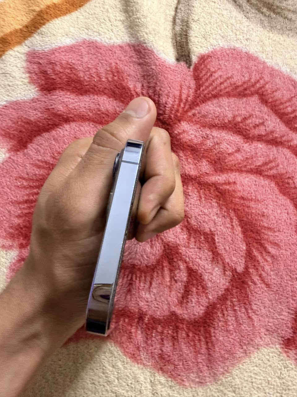 السلام عليكم عندي هذا الجهاز ايفون 13 برو ماكس جهاز امريكي
الجهاز نضافته نفس ما تشوفون بل صور وجهاز ممفتوح ونضافته 99% 

لون بحري مميز
ذاكرته 512
بطاريته 93

السعر 725 وبي مجال 
مكاني بغداد الحسينيه 
الاستفسار واتساب ***********
