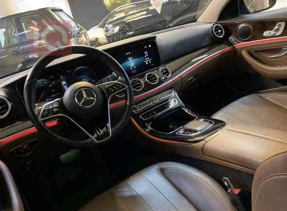 سلام عليكم .. مرسيدس E200 موديل 2023 خليجي وكاله Bcm مكفوله وجديده جدا فوول مواصفات Amg عداد المسافه 43 الف كم بعدها بضمان الشركه تحويل او وكاله مجاني
 مكان السياره زيونه او كراده لزياده المعلومات الاتصال ب ***********
