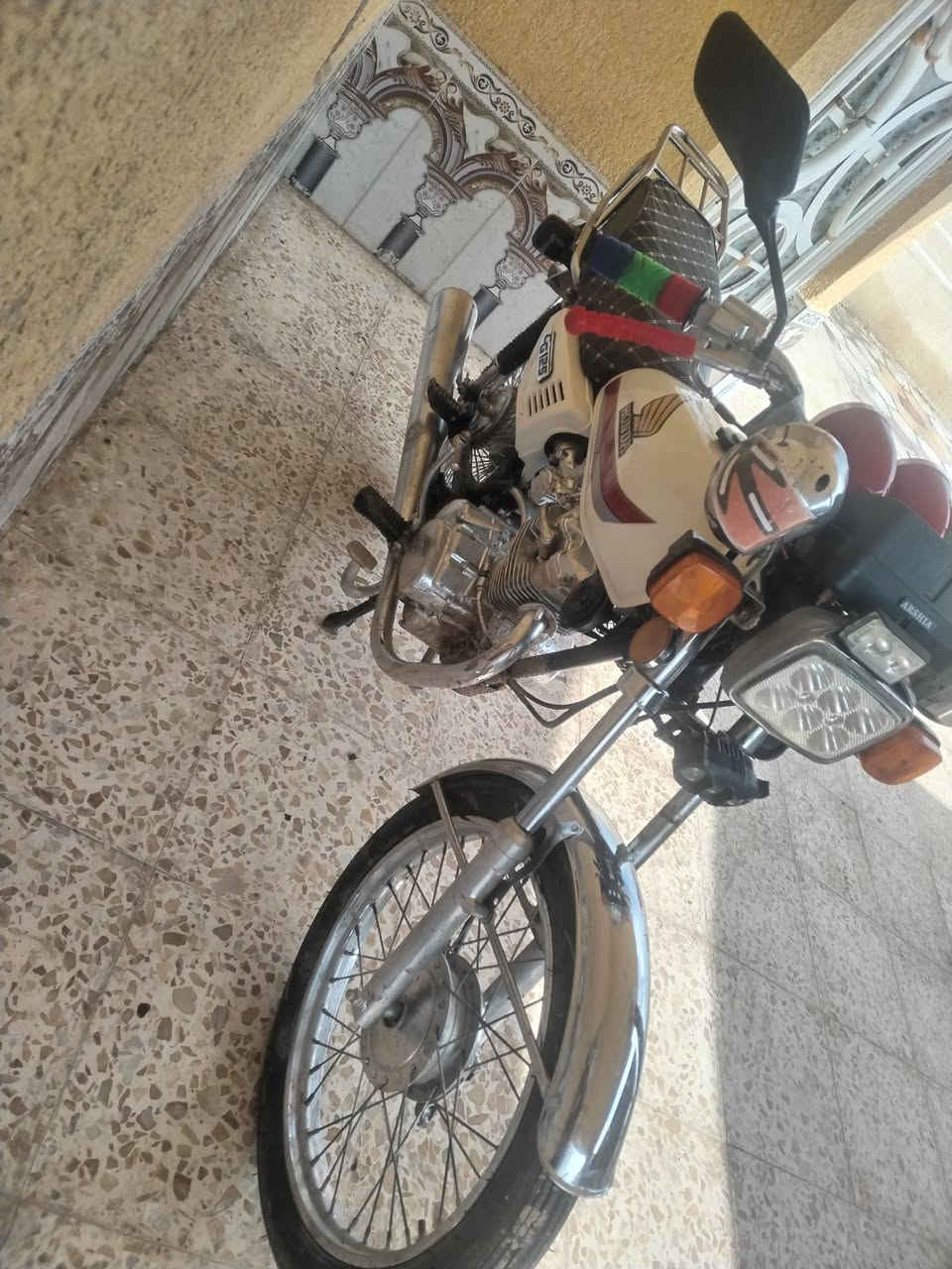 السلام عليكم دراجه للبيع موديل 20 اوراق سوري تعمير 26 700 وبيها مجال بسيطه شرار مكاند شراي اتصلوا بخير***********
