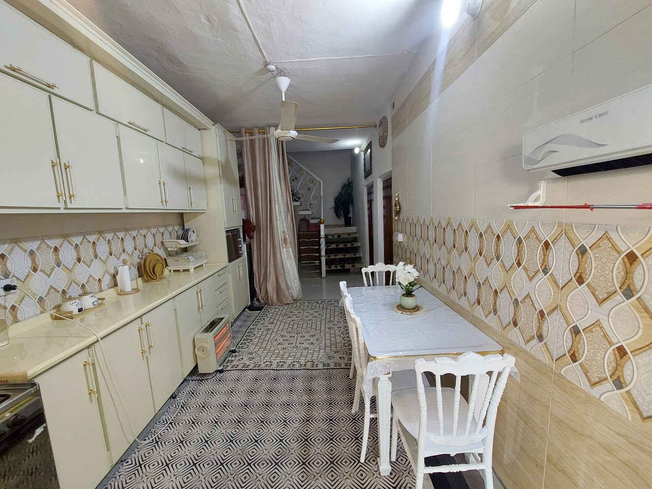 دار اللبيع الجديده شارع الملعب اول فرع بسعر مناسب مستعجل على بيعه متواجد على فيس ***********
