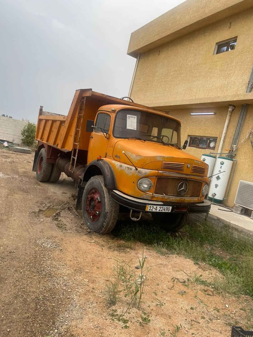 اقجم تك موديل 1981 مكفوله كفاله عامه كير محرك أكسن شرط شاصي كفاله عامه رقم انكليزي تحويل مباشر 
رقم الاتصال***********
***********
