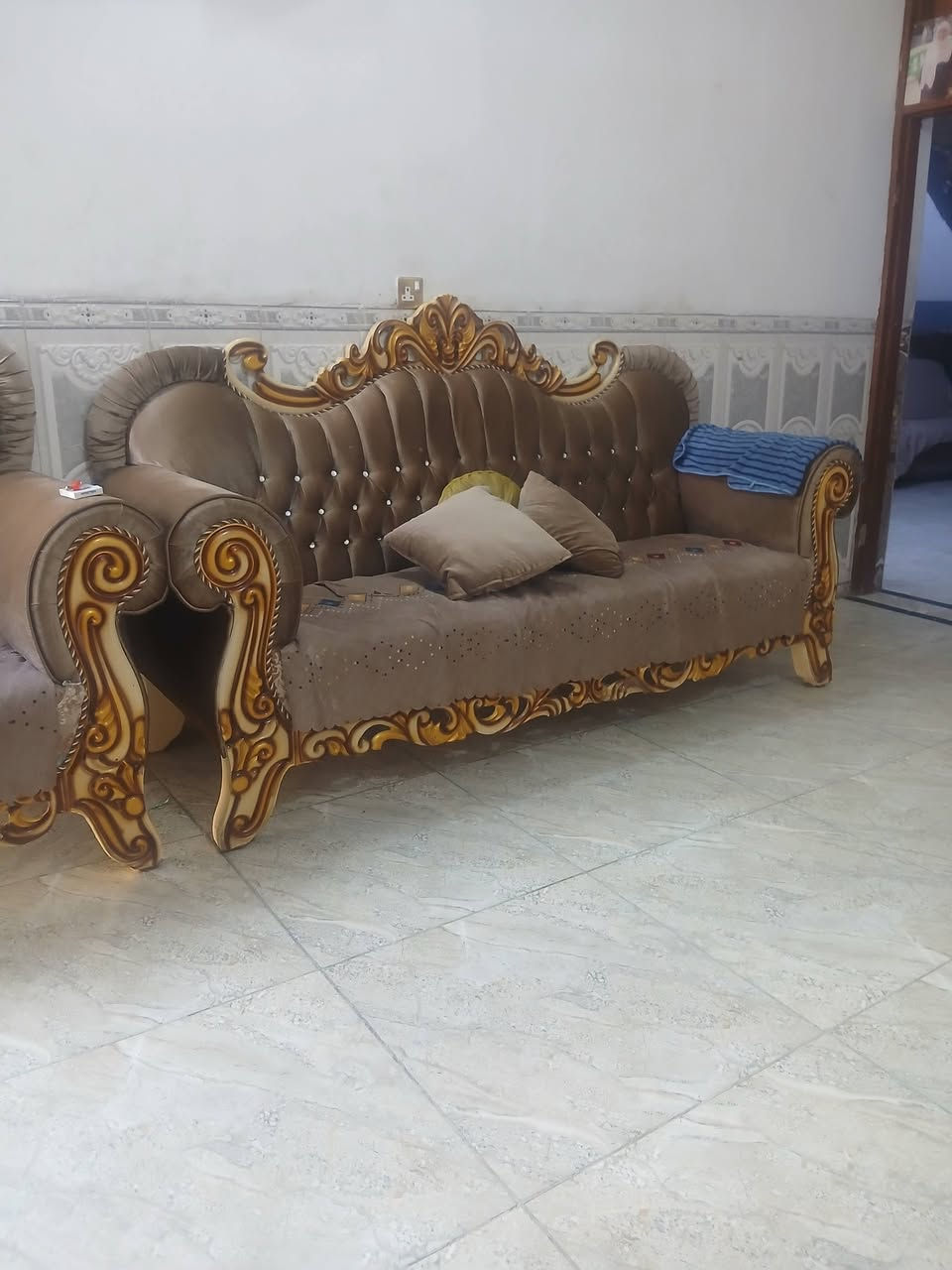 السلام عليكم تخم١٠مقاعد نضيف مابي ضررالسعر٣٥٠ بل زعفرانيه ***********
